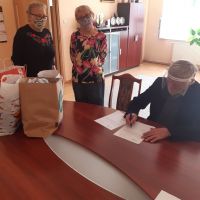 Przekazanie drugiej transzy maseczek