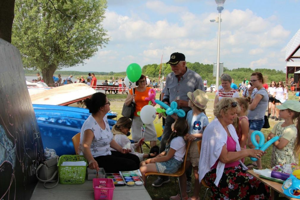 Żeglarski - i nie tylko - Dzień Dziecka nad jeziorem Ewingi w Zalewie.